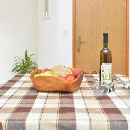 Daire Cozy With Terrace And Bbq *