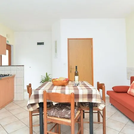 Cozy With Terrace And Bbq Apartmán Štinjan