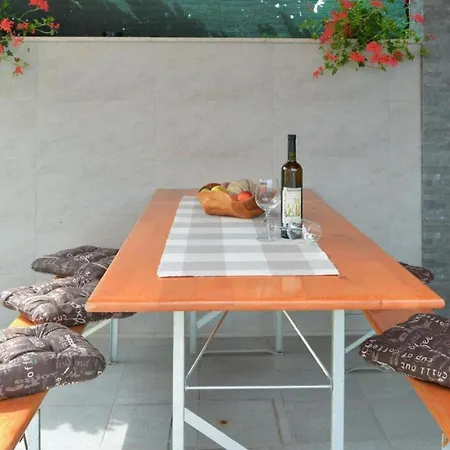 Daire Cozy With Terrace And Bbq *