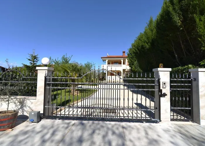 Cozy With Terrace And Bbq Štinjan