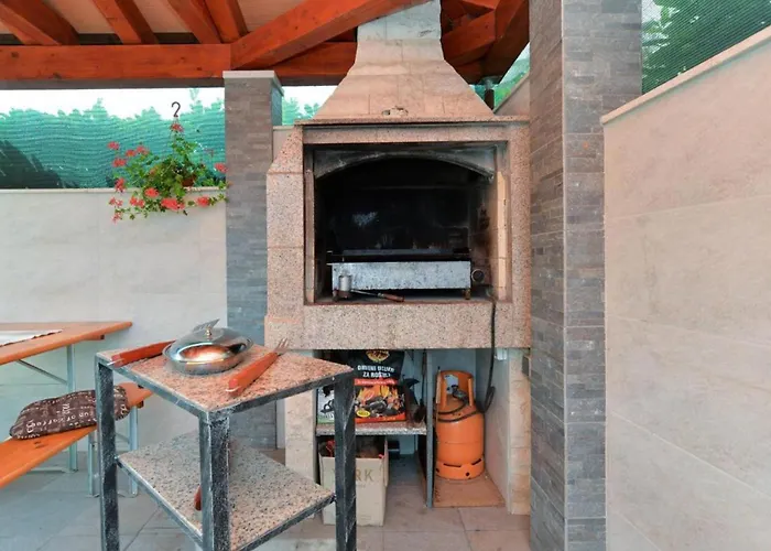 Appartement Cozy With Terrace And Bbq Štinjan