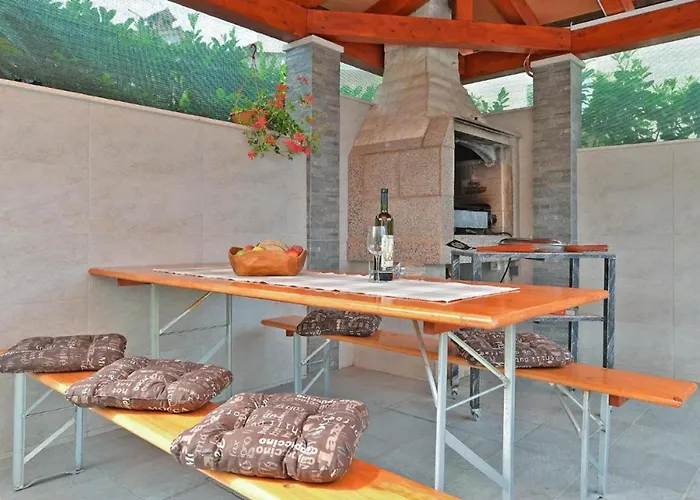 Cozy With Terrace And Bbq